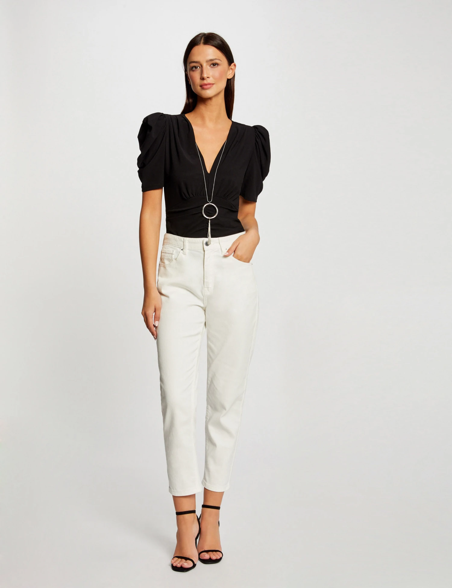 T-shirt Manches Courtes à Détail Bijou Noir Femme – Image 3