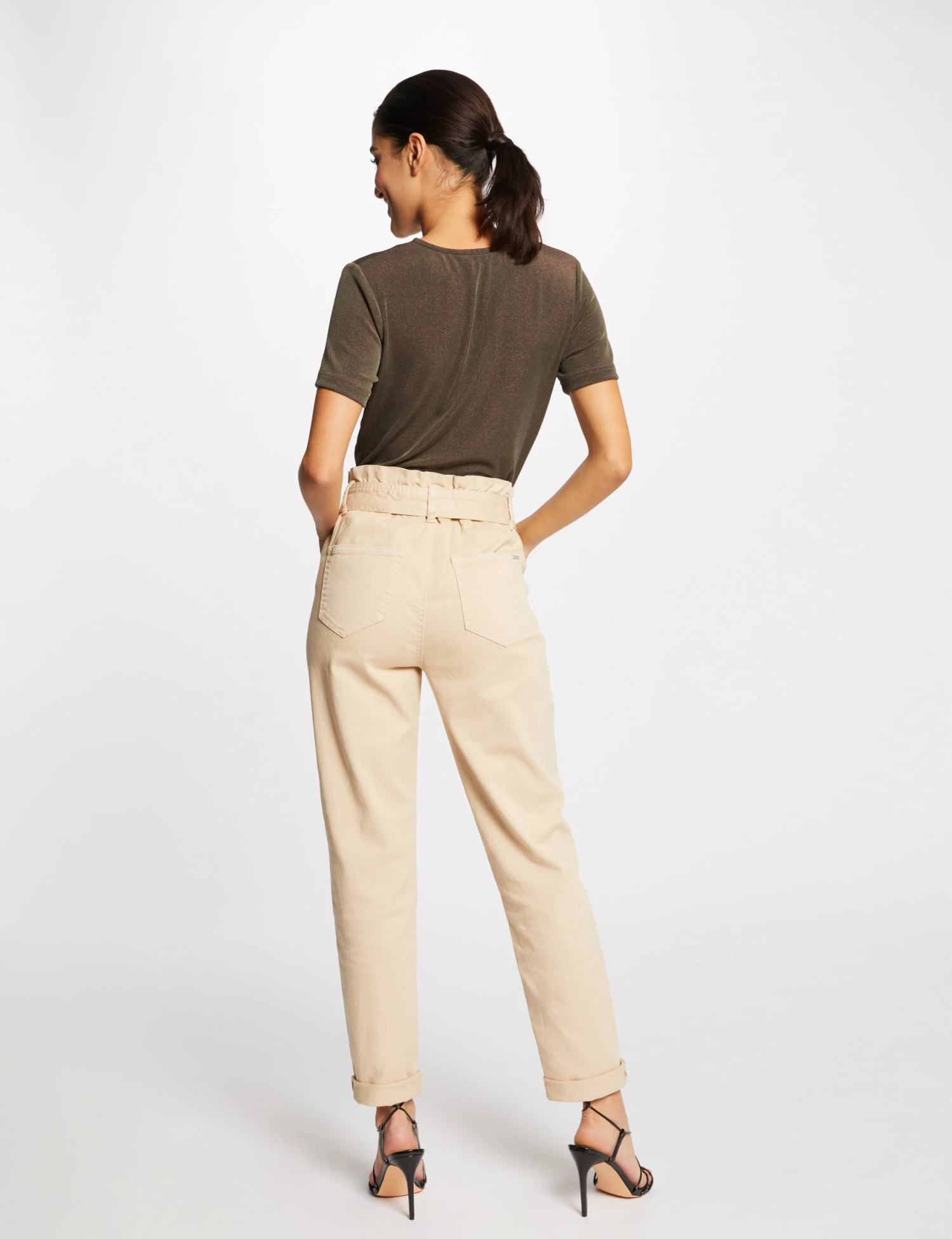 T-shirt Manches Courtes Avec Col En V Taupe Femme – Image 2